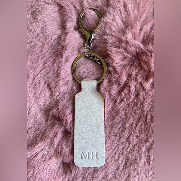 WHITE FAUX LEATHER KEYCHAIN CUSTOM EMBOSSED 2 initials - Picture 3 of 3